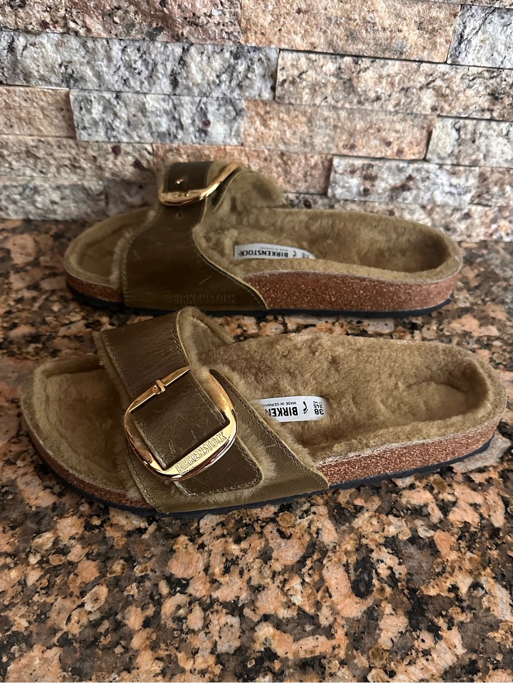 Birkenstock Madrid Big Buckle Shearling Oiled Leather Sandals in Olive Sz 38 - Picture 5 of 9